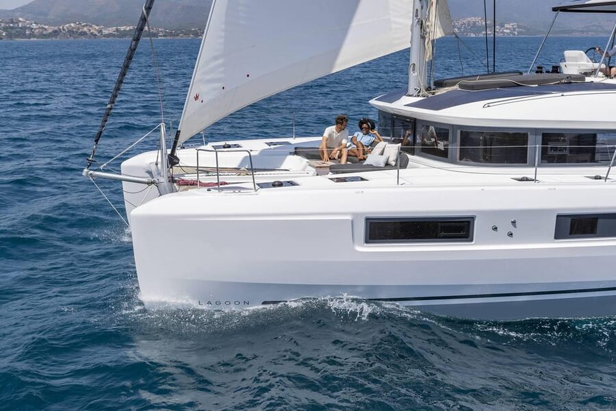 Heraklion: Dia Island Luxury Catamaran Cruise with Meal - Morning Calm or Sunset Return