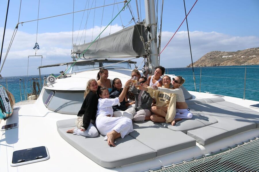 Heraklion: Dia Island Luxury Catamaran Cruise with Meal - Dia Island’s Sheltered Bay and Clear Water