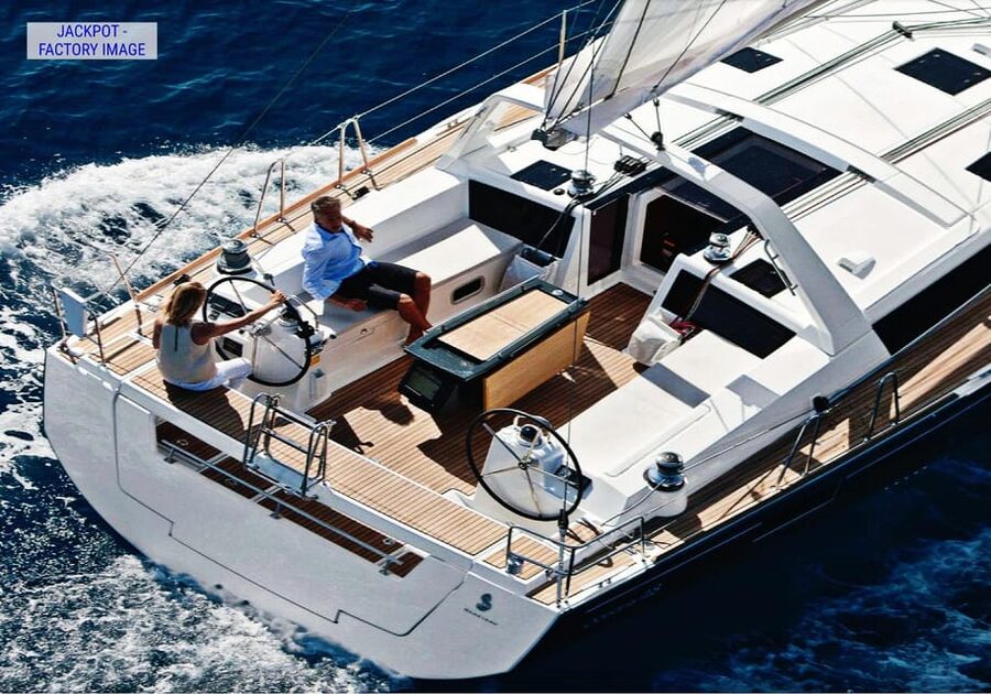 Heraklion: Dia Island Luxury Sailing Trip with Meal & Drinks - Timing, pickup, and the full-day choice