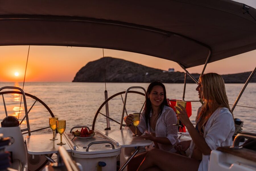 Heraklion: Dia Island Sailing Cruise with Snorkeling - What the crew and boat setup mean for you
