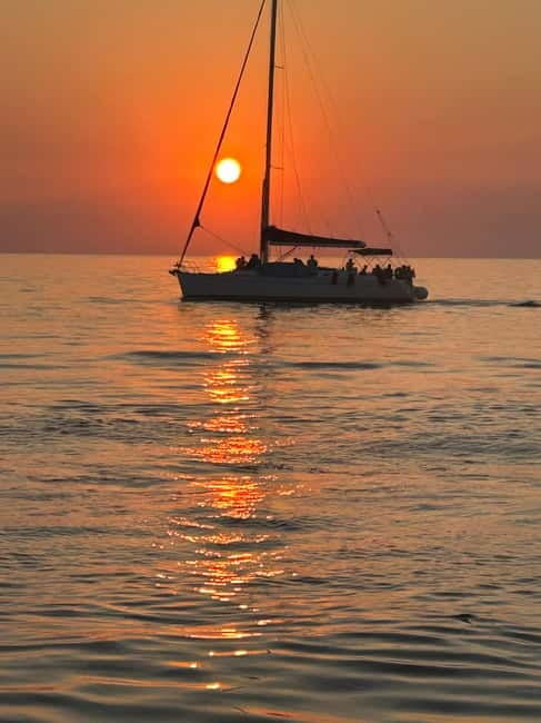 Heraklion: Dia Island Sunset Boat Tour with Dinner - Three hours at Saint George Bay