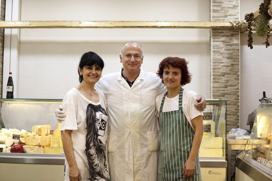 Heraklion: Food Tastings Walking Tour - Starting at Eleftherias Square at 11:00