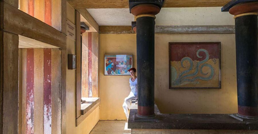 Heraklion: Knossos Private Guided Tour & Skip-the-Line Entry - Seeing the throne of Minos and royal rooms