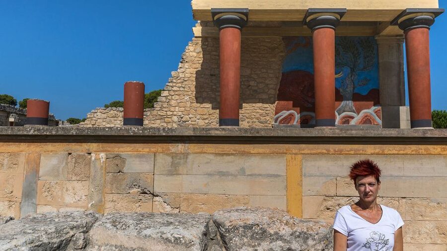 Heraklion: Knossos Private Guided Tour & Skip-the-Line Entry - Ancient engineering hidden below the palace