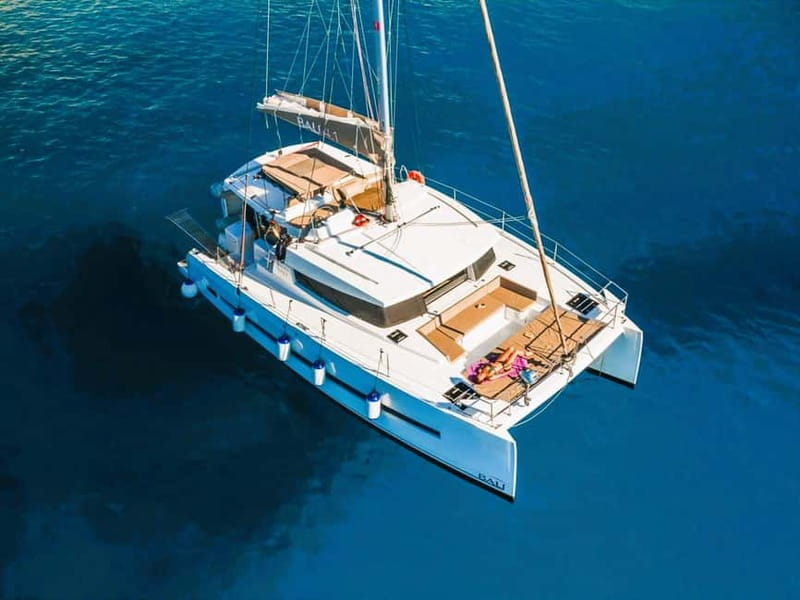 Heraklion: Luxury Catamaran Cruise to Dia Island with Lunch - Lunch with a view of the Aegean