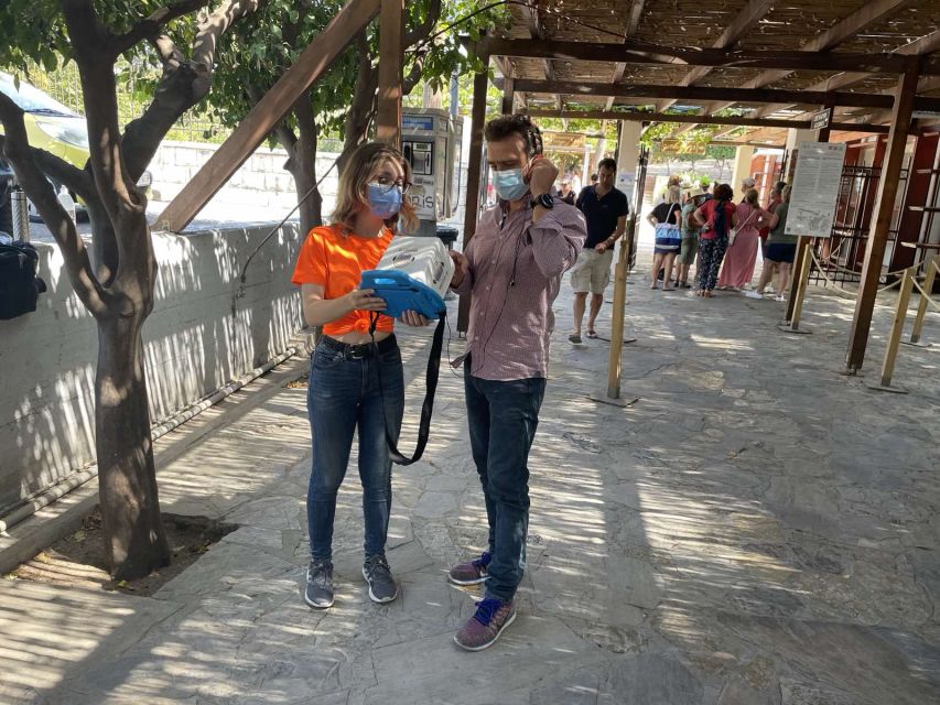 Heraklion: Palace of Knossos 3D Virtual Audio Tour by Tablet - Meeting the orange-shirt team at the palace entrance