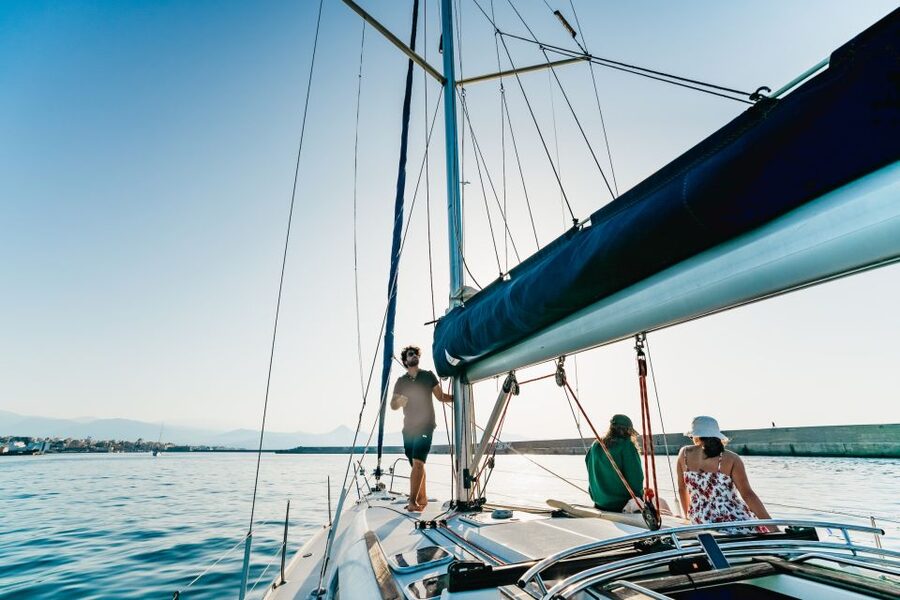 Heraklion: Sailboat Cruise to Dia Island with Drinks & Lunch - Shared cruise or private yacht?