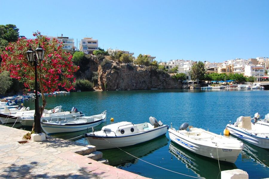 Heraklion: Spinalonga and Agios Nikolaos Cruise with Lunch - Walking through Spinalonga’s difficult past