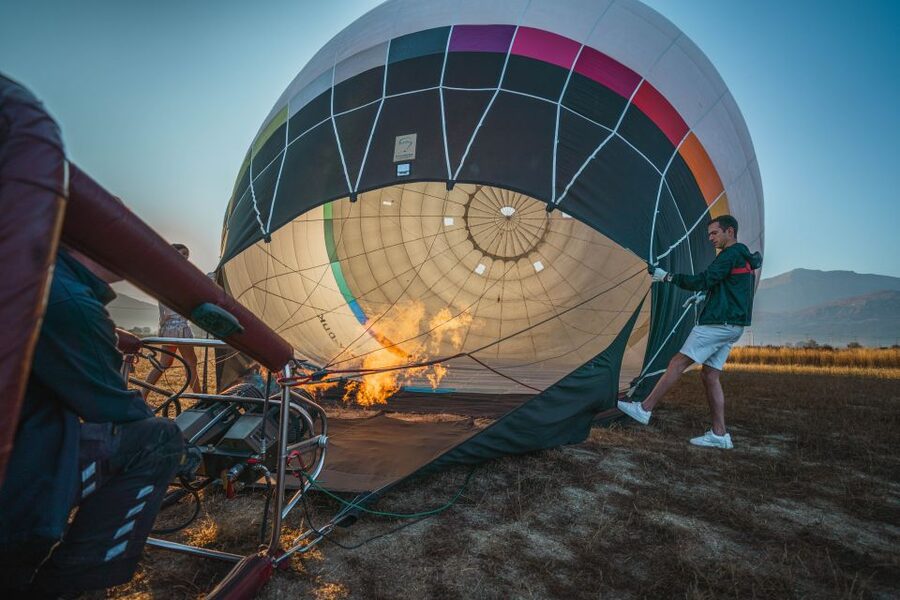 Heraklion: Sunrise Balloon Flight & Sunset Catamaran Cruise - Breakfast after the flight