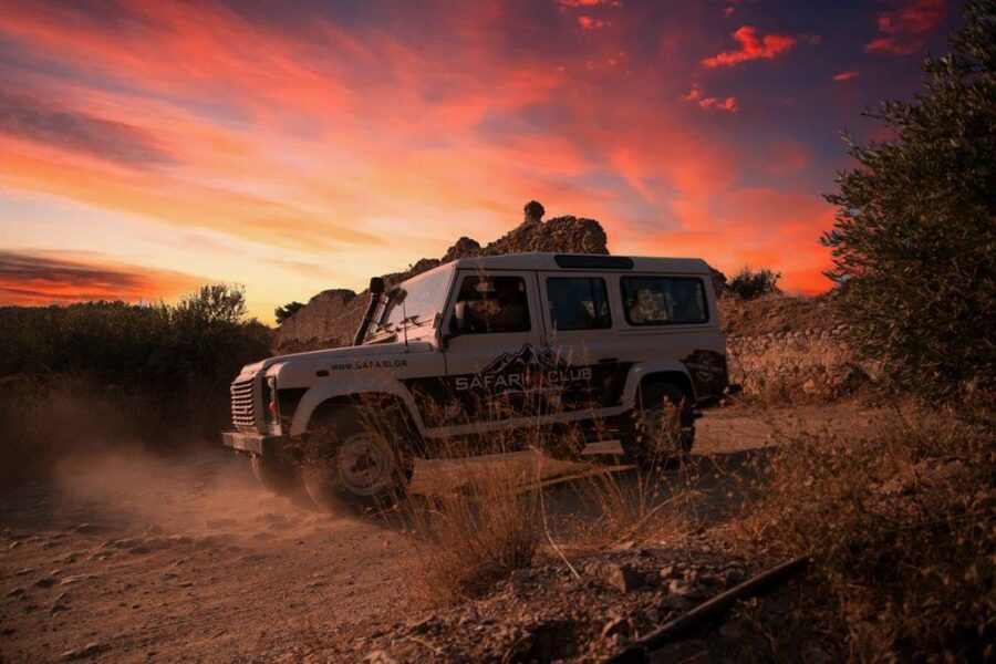 Heraklion: Sunset Safari with Dinner & Prosecco - Guides, vehicles, and group size