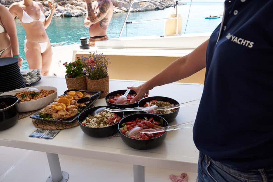 Hersonissos: Catamaran Sailing Trip to Dia Island with Lunch - A strong choice for families and mixed-age groups