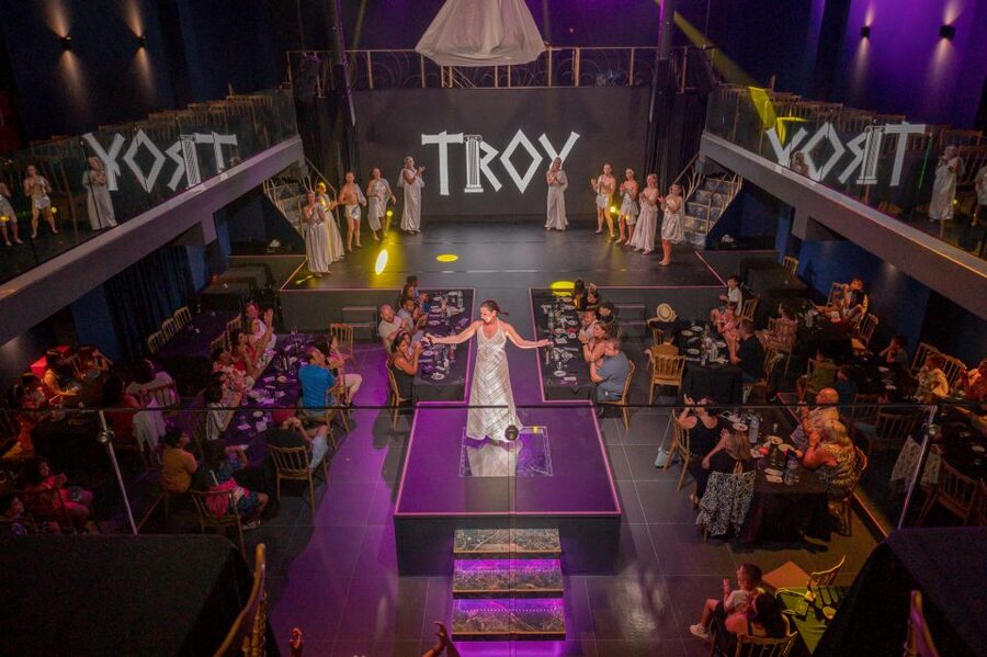 Hersonissos: Troy Dinner-Show Theatre Experience Tickets - The opening: gods, heroes, and the choice of sides