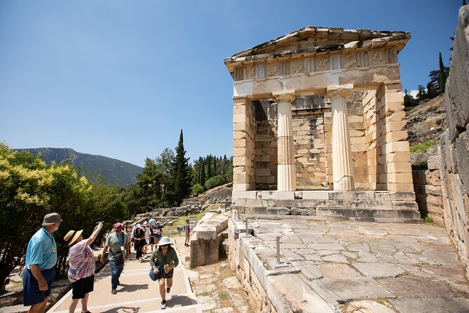 Historical Delphi One Day Tour with Arachova Stop & Expert Guide - The return journey to Athens