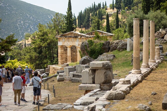 Historical Delphi One Day Tour with Arachova Stop & Expert Guide - Temple of Apollo and the upper ruins
