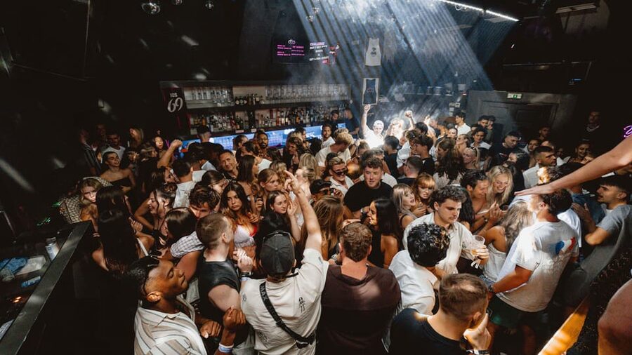 Ios: Pub Crawl with 5 Venues, 5 Shots, and 5 VIP Entrances - Starting at 23:00 in Ios Chora