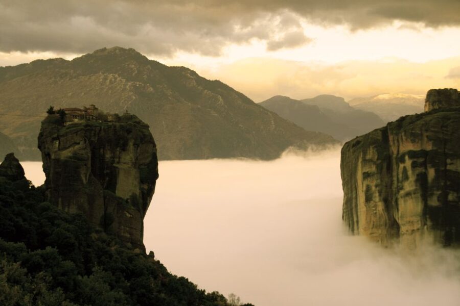 Kalabaka: Meteora Monasteries Minibus Tour with Photo Stops - Why this four-hour Meteora tour works