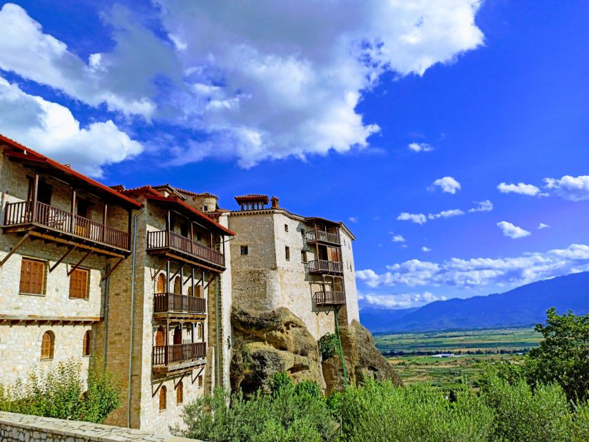 Kalabaka: Meteora Monasteries Minibus Tour with Photo Stops - Three monasteries and the best photo opportunities