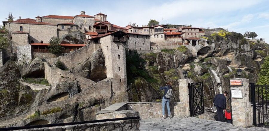 Kalabaka: Meteora Monasteries Minibus Tour with Photo Stops - How much time do you get at the monasteries?