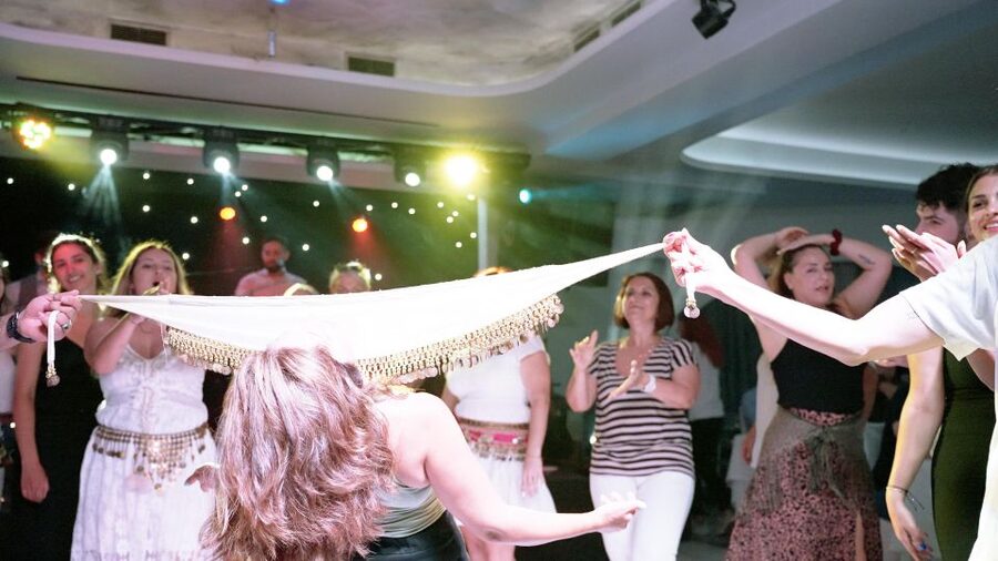 Kamari: Greek Show, Buffet Dinner, and Drinks at Dimitris - What the open bar really includes