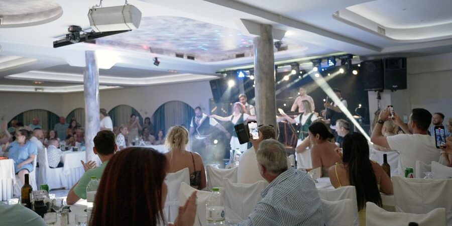 Kamari: Greek Show, Buffet Dinner, and Drinks at Dimitris - Is $71 a good value?