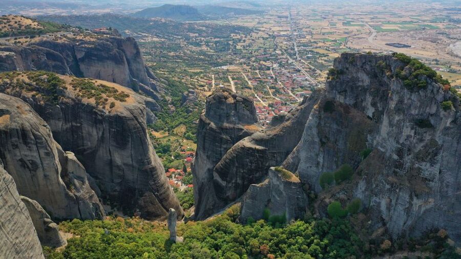 Kastraki: Meteora Via Cordata Hiking Tour to the Great Saint - Descending is part of the challenge