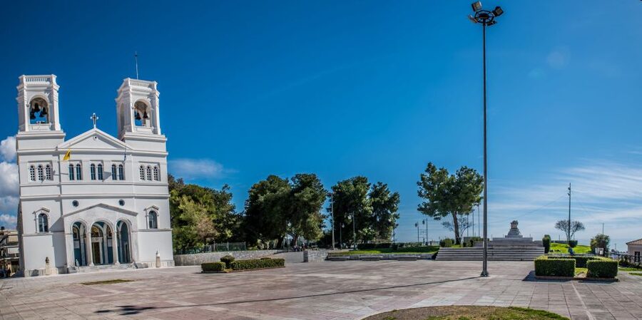 Katakolo: Pyrgos and Katakolo Hop-on Hop-off Bus Tour - Who should book this bus tour?