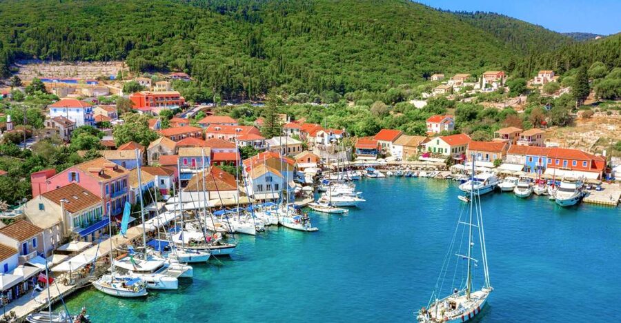 Kefalonia: Island Sightseeing Bus Tour with Hotel Transfer - Fiskardo’s Venetian houses and waterfront lunch