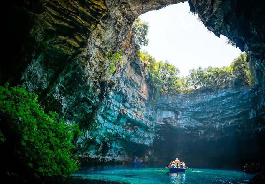Kefalonia: Island Sightseeing Bus Tour with Hotel Transfer - Drogarati Cave and its 150 steep steps