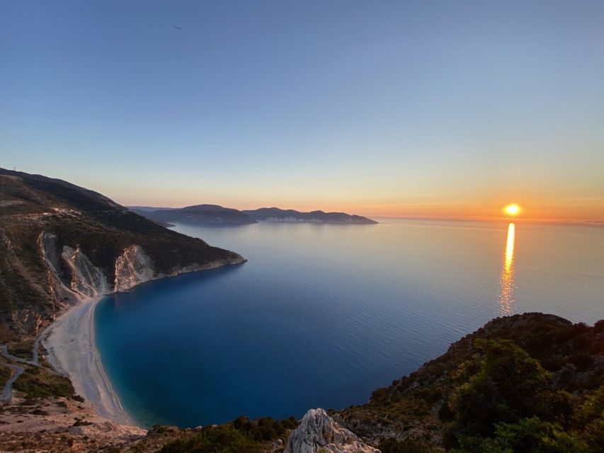 Kefalonia: Melissani Lake, Drogarati Cave, & Myrtos Day Trip - What the coach and guide service add