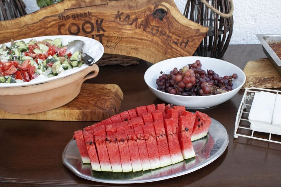 Kissamos: Greek Night with Buffet Dinner and Plate Smashing - Who will enjoy this Kissamos evening?