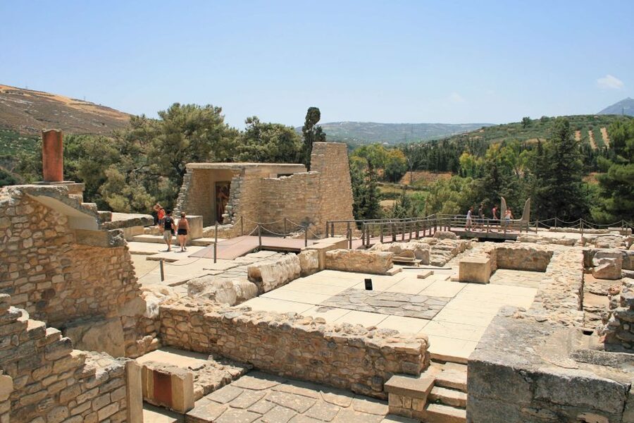 Knossos Palace guided tour - Heraklion City tour + market - Guides, group pace, and language