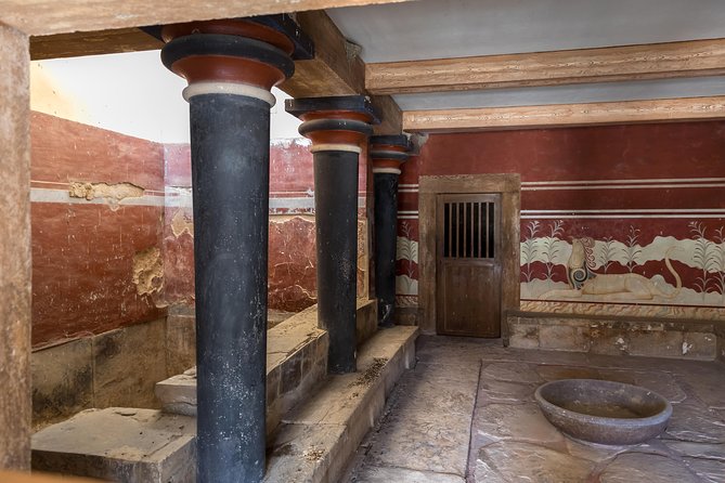 Knossos Palace Guided Walking Tour - The Throne of Minos and royal spaces