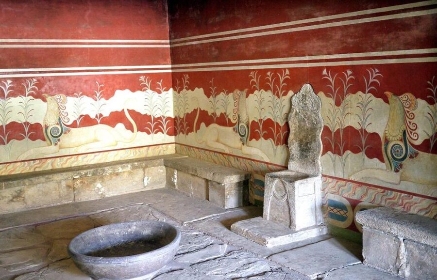 Knossos Palace & Heraklion Full-Day Tour from Chania Area - An early departure along Crete’s north coast