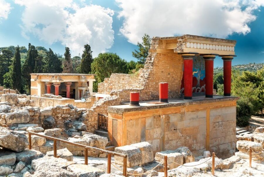 Knossos Palace, Museum & Heraklion City Tour From Chania - What the guide adds at the palace