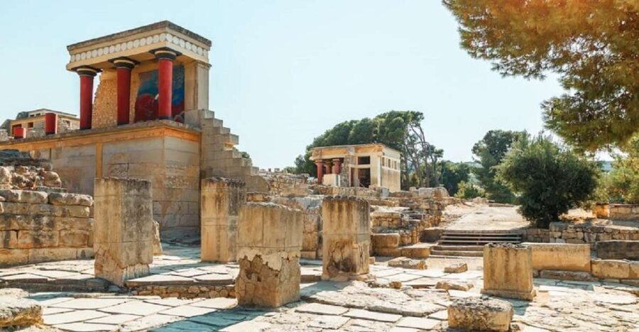 Knossos Palace, Museum & Heraklion City Tour From Chania - Reading Knossos through its myths