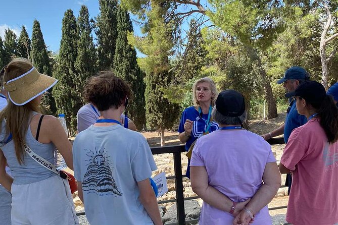 Knossos Palace Skip-the-Line Ticket (Shared Tour Group) - What the small-group format feels like