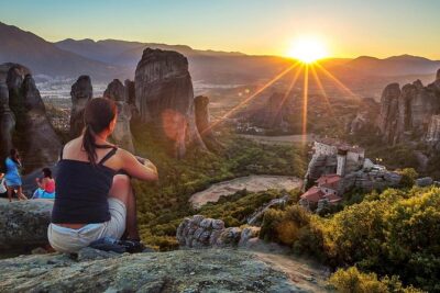 Majestic Sunset Meteora Tour with Local Guide