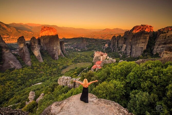 Majestic Sunset Meteora Tour with Local Guide - What the guide adds to the ride