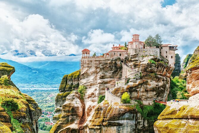 Meteora Full Day Private Tour from Athens including Lunch - Kalambaka and Kastraki: useful bases below the cliffs