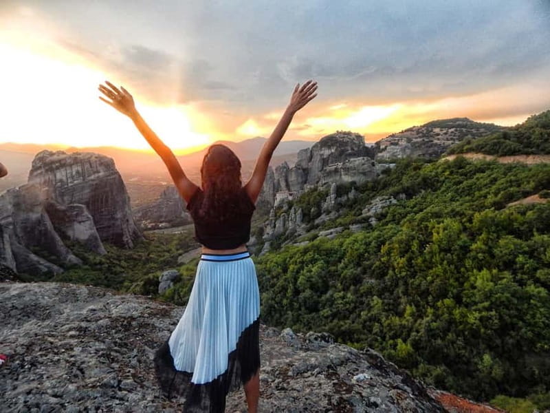Meteora: Majestic Sunset Tour & Monasteries with Local Guide - Local guides make the four hours work