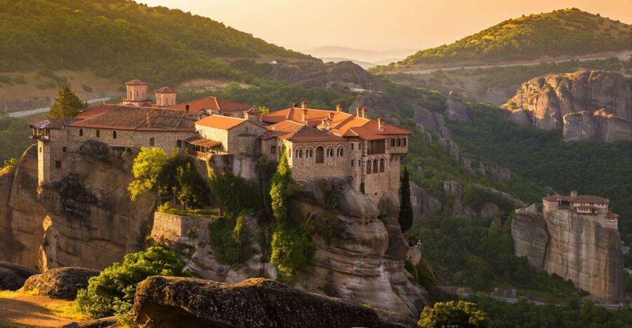Meteora: Monasteries Tour, Lunch, and Athens Transfer Option - Why Meteora works best with a guide