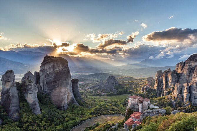 Meteora: Monasteries Tour with Lunch and Athens Transfer Option - Caves, chapels, and photo stops