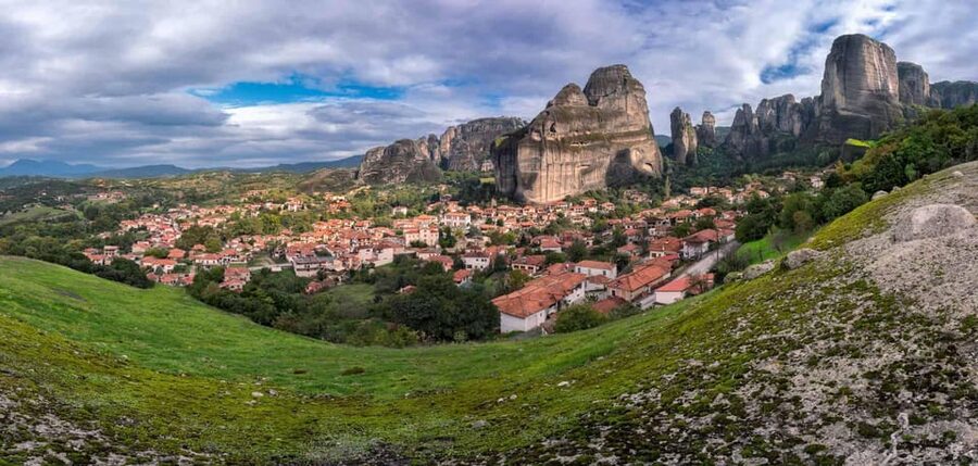 Meteora: Morning Monasteries Tour with Photo Stops - The hermit caves and St. George Mandilas
