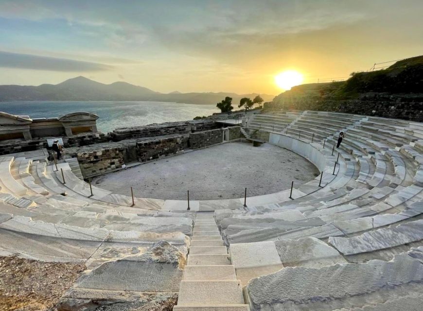 Milos Instagram Tour - Papafragas: a cave, a natural pool, and clear water