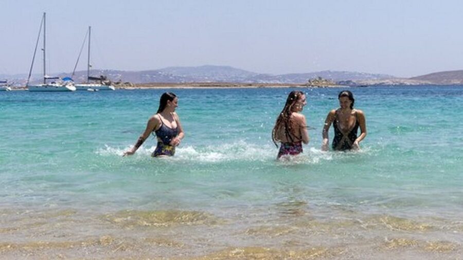 Mykonos: Delos and Rhenia Full-Day Sailing Cruise with Meal - Crossing to Rhenia for the best swim