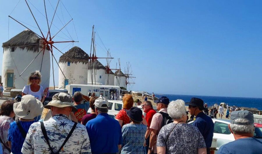 Mykonos: Guided Highlights Tour - Mykonos Town on foot