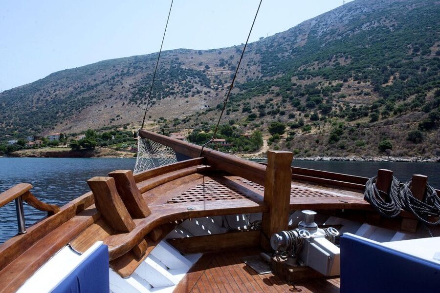 Mykonos: South Beaches Cruise - Meeting the caique at the new port