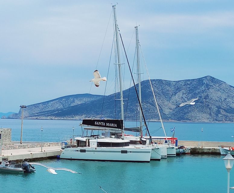 Naxos: Naxos Catamaran Sailing Cruise with Lunch and Drinks - Greek food served at sea