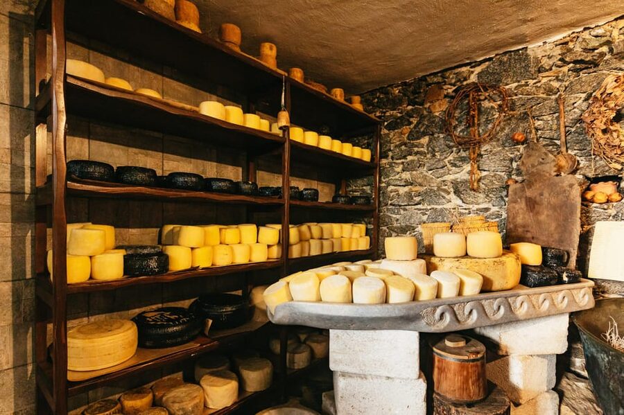 Naxos: Naxos Town Food Tour with Tastings and Wine - Guides make the difference