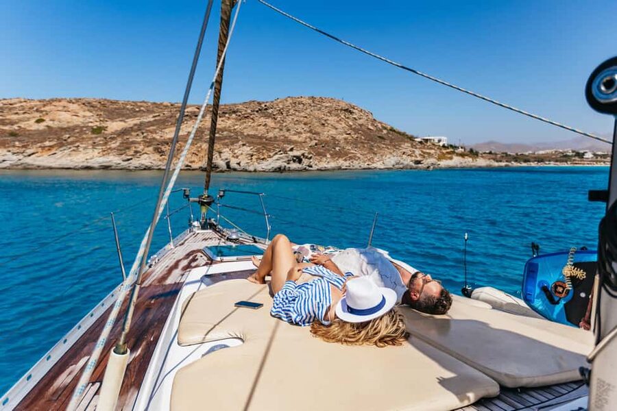 Naxos/ Paros: Sailing Cruise with Food and Drinks - Meeting the crew at Naxos Port